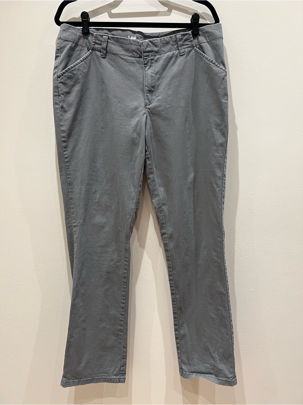 Lee Straight Leg Pants in Light Gray